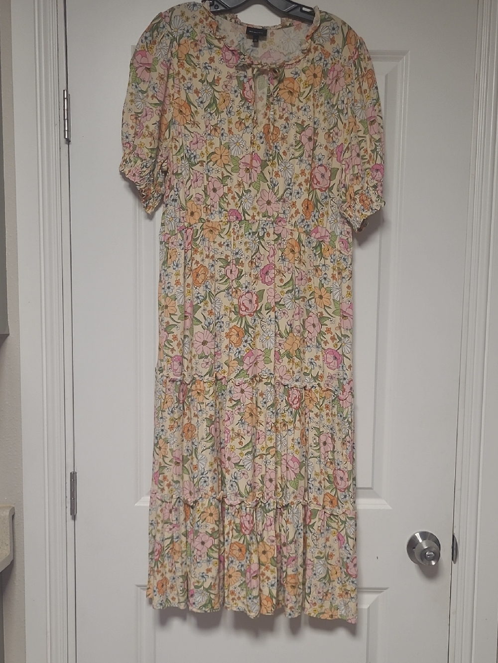 Who What Wear Cream Maxi Dress with Pink & Orange Floral Print
